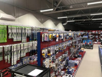 SIA „Viss veikaliem un warehouse“ siūlo kokybiškus prekybos ir parduotuvių lentynų sistemų sprendimus 4
